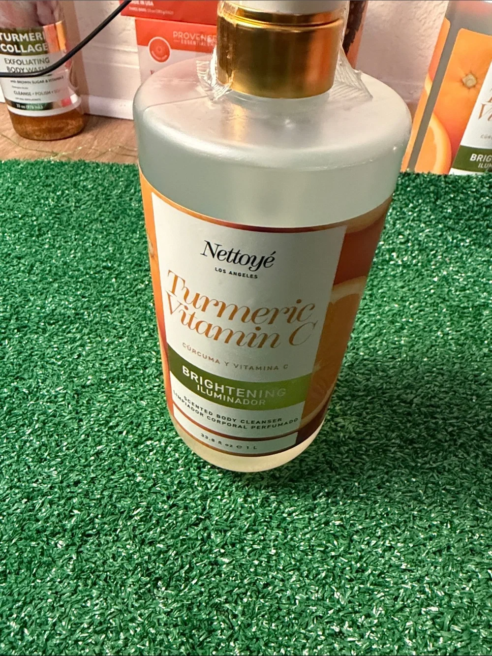 Nettoye Turmeric Vitamin C Brightening Body Cleanser - Orange/White